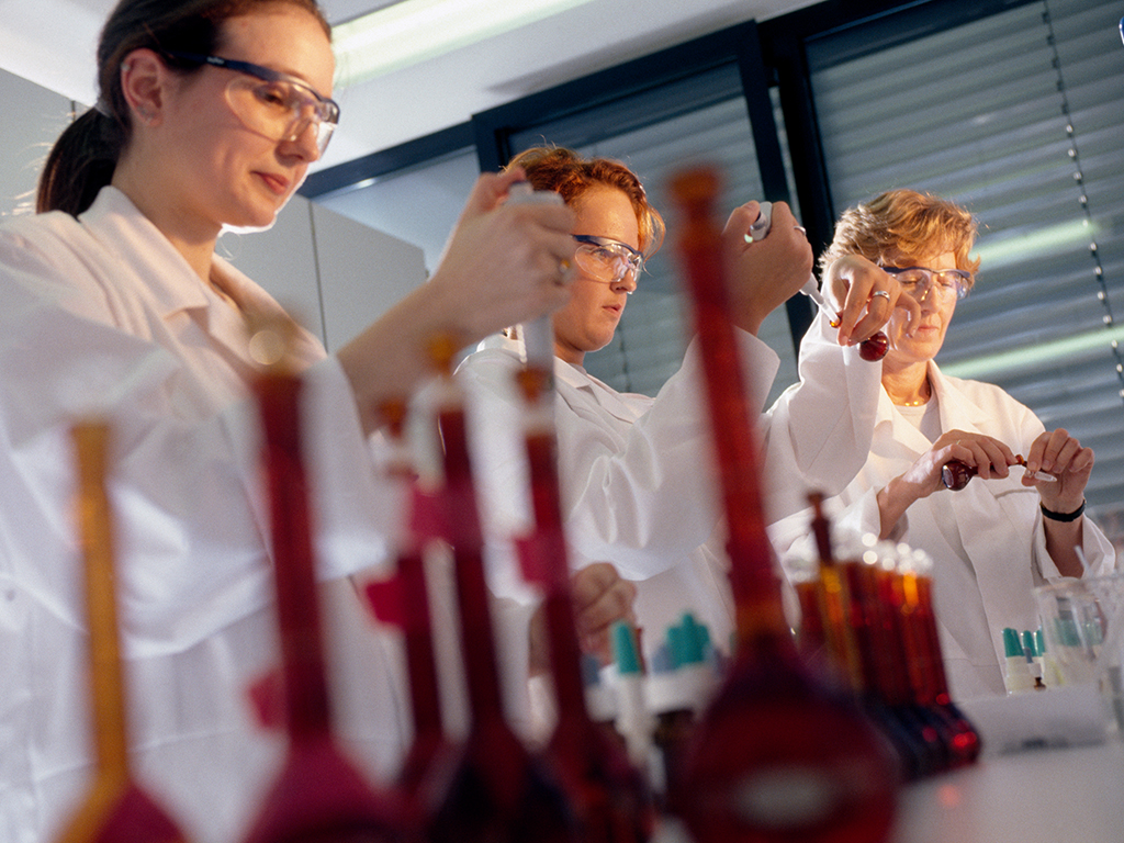 Chemicals for high-tech applications at a Merck laboratory (© Merck KGaA, Darmstadt Germany)