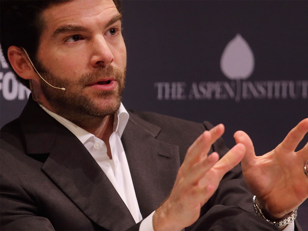 LinkedIn CEO shares $14m bonus with staff LinkedIn CEO Jeff Weiner has taken the unusual decision to share his $14m bonus among his employees to boost morale following a stock plunge