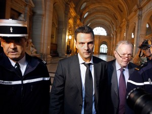 Trading it all away: Jerome Kerviel arriving for his trial at Paris’ main courthouse, escorted by French gendarmes and his lawyer
