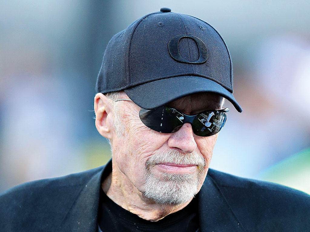 phil knight leadership style